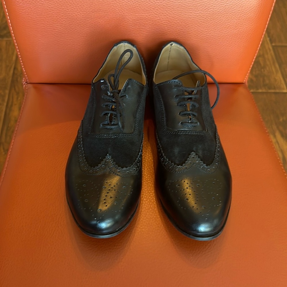 Custom made brogues. Shows visible signs of use. good condition. stylish